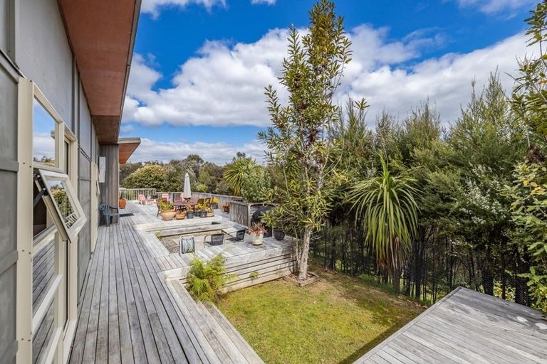 Photo of property in Apple Bnb, 3 Kaipatiki Rise, Haruru, 0204