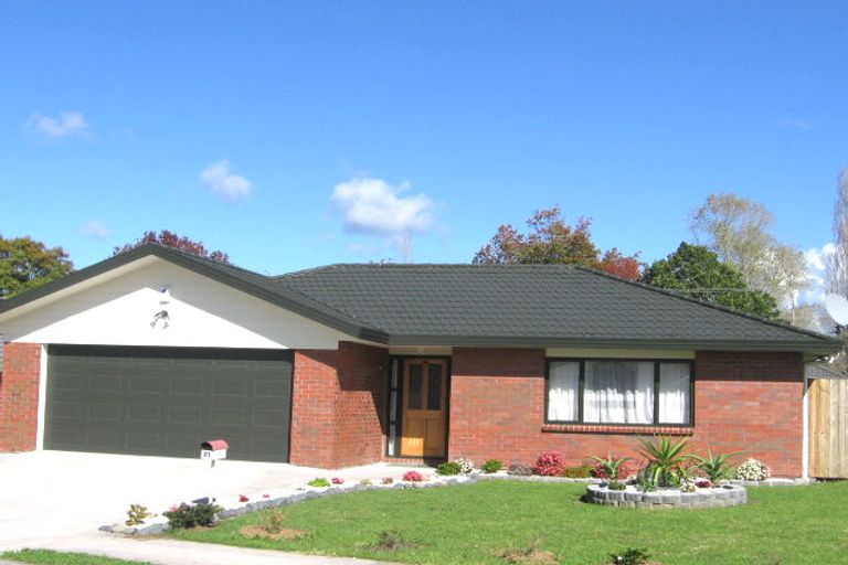 Photo of property in 21 Cretian Crescent, Henderson, Auckland, 0612