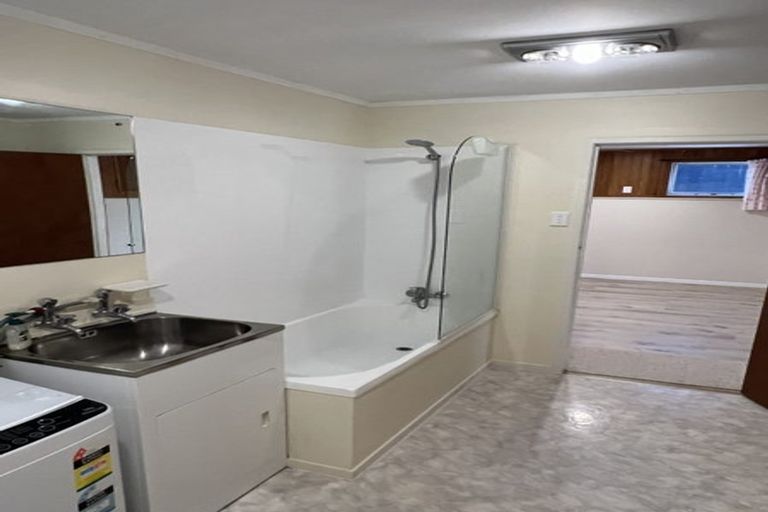 Photo of property in 27 Halberg Street, Glenfield, Auckland, 0629