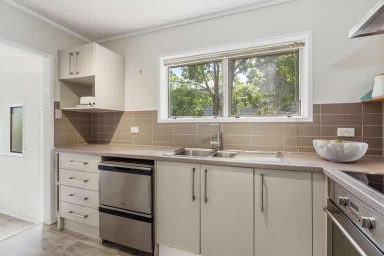 Photo of property in 2/20 Flavia Close, Torbay, Auckland, 0630