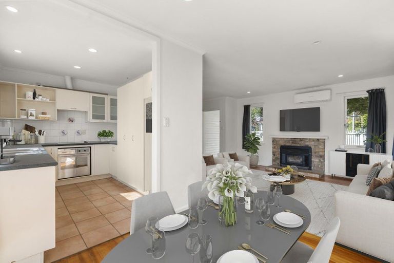 Photo of property in 6 Grainger Road, Te Atatu South, Auckland, 0610