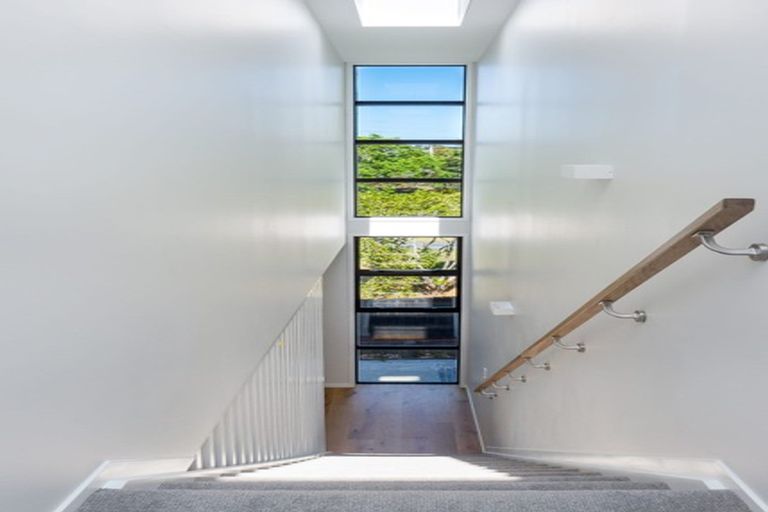 Photo of property in 14 Macbeth Court, Milford, Auckland, 0620