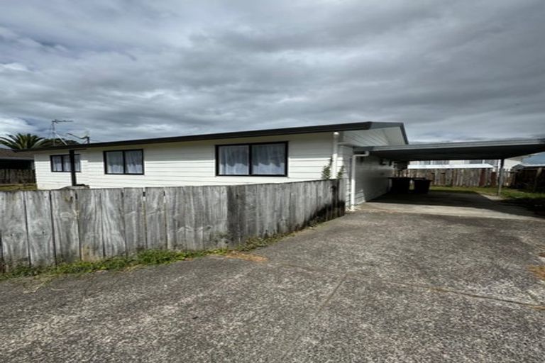Photo of property in 1/26 Karepo Crescent, Ranui, Auckland, 0612