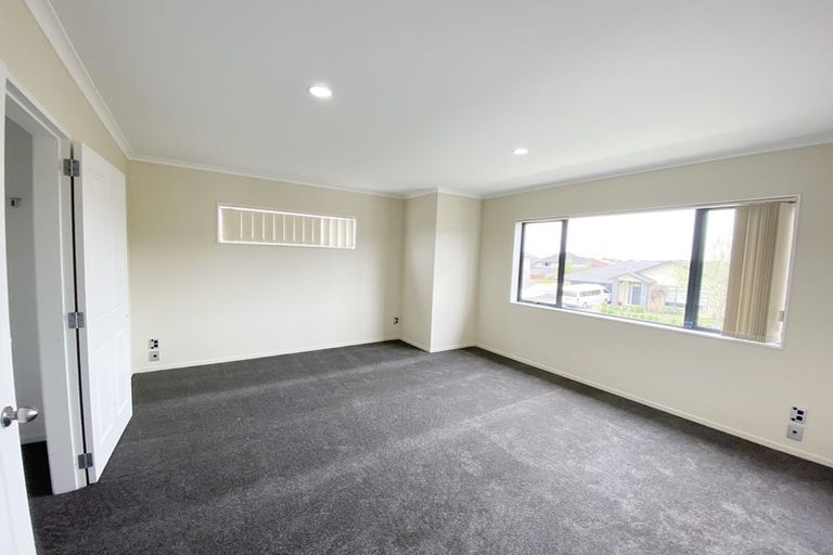 Photo of property in 23 Baverstock Road, Flat Bush, Auckland, 2016