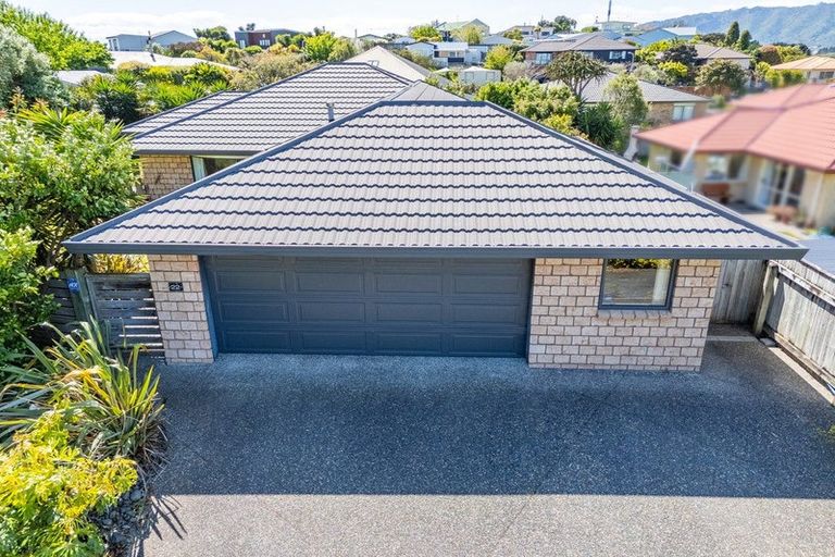 Photo of property in 22 Leanne Way, Waikanae Beach, Waikanae, 5036