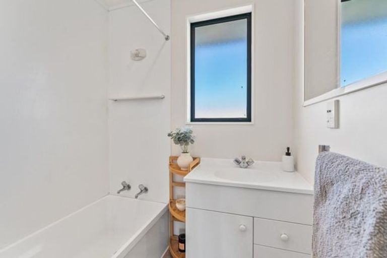 Photo of property in 31 Rutherford Drive, Waikanae Beach, Waikanae, 5036