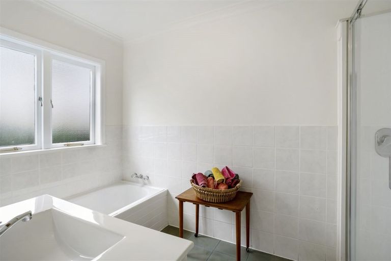 Photo of property in 21 Farquhar Road, Glendene, Auckland, 0602