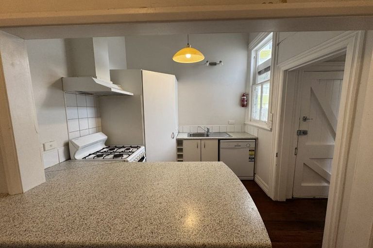 Photo of property in 37 Te Wharepouri Street, Berhampore, Wellington, 6023