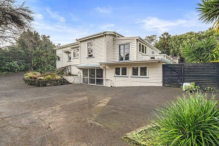 Photo of property in 17 Awaroa Road, Sunnyvale, Auckland, 0612