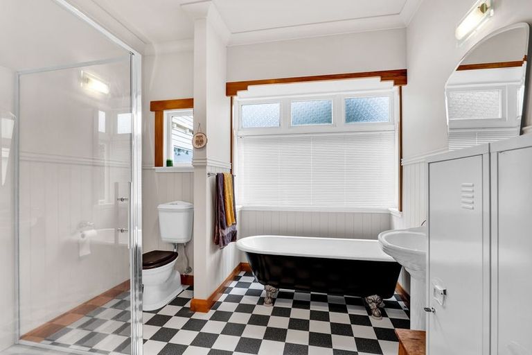 Photo of property in 3 Cross Street, Lepperton, New Plymouth, 4373