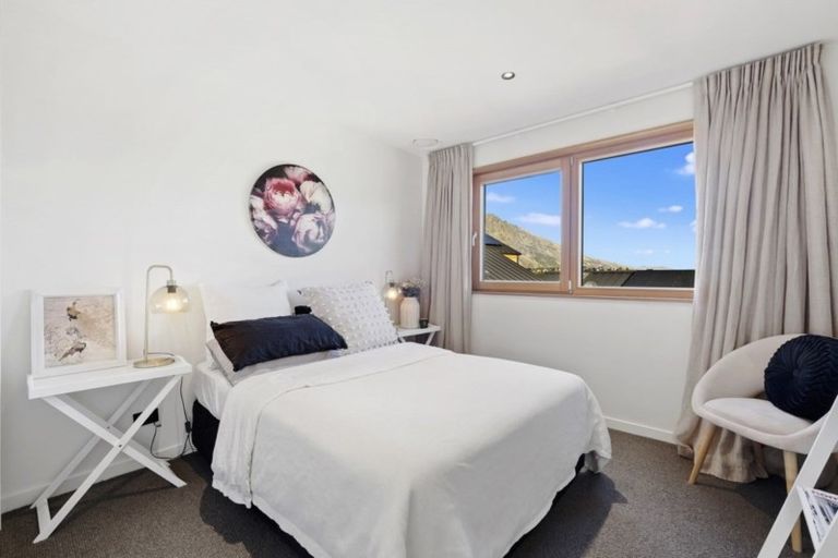 Photo of property in 18 Falconer Rise, Jacks Point, Queenstown, 9371