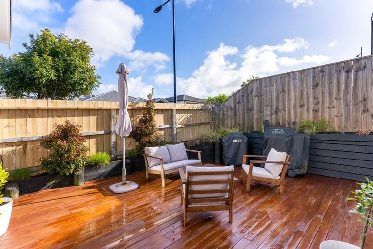 Photo of property in 8 Reserva Crescent, Kumeu, 0810
