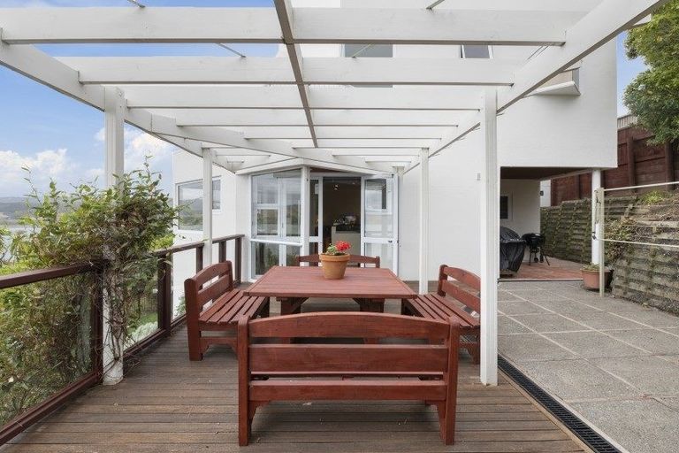 Photo of property in 28 Molyneux Close, Whitby, Porirua, 5024