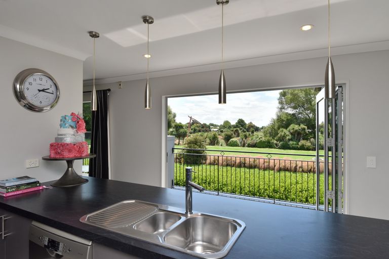 Photo of property in 20 Crombie Green, Northwood, Christchurch, 8051