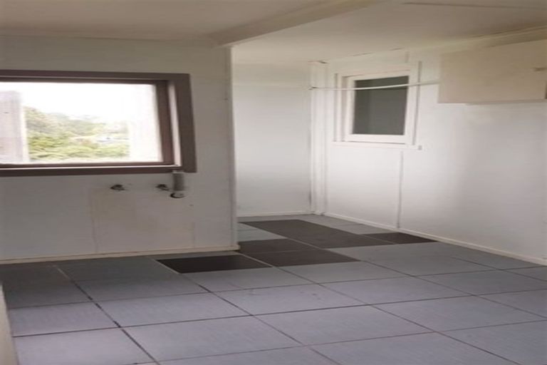 Photo of property in 44 Chamberlain Road, Massey, Auckland, 0614