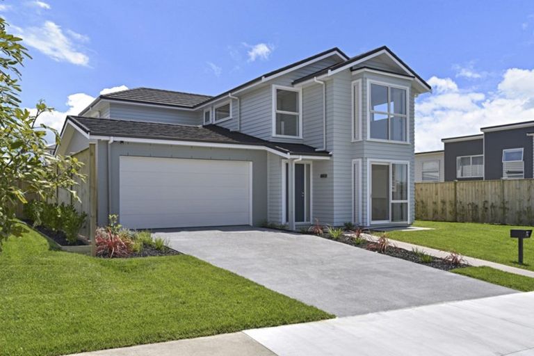 Photo of property in 14 Couldrey Crescent, Red Beach, 0932