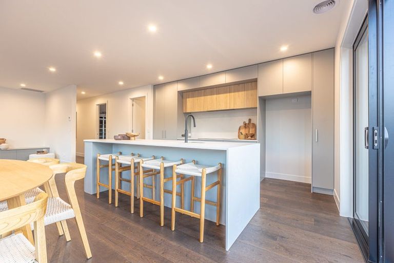 Photo of property in 32 Memorial Drive, Hokowhitu, Palmerston North, 4410