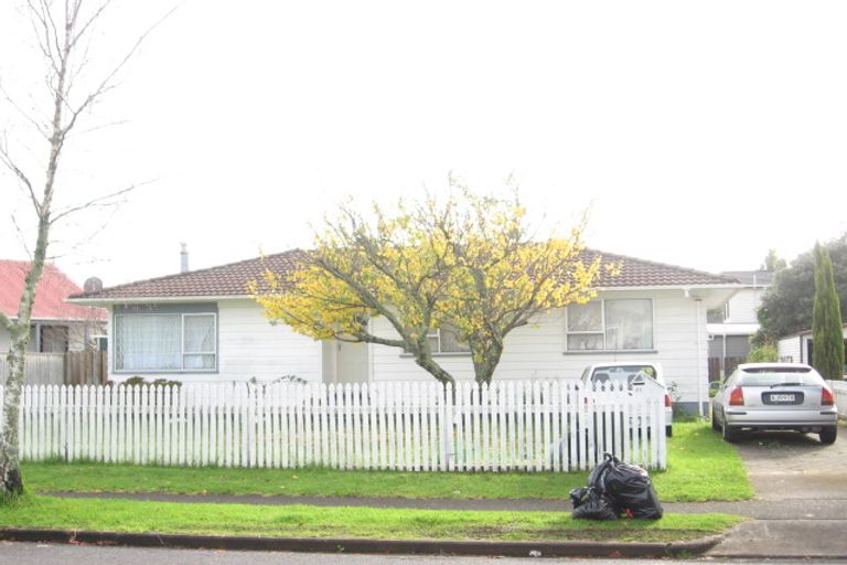 Photo of property in 21 Glennandrew Drive, Half Moon Bay, Auckland, 2012