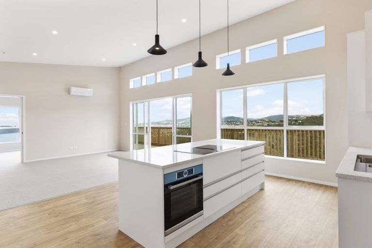 Photo of property in 24 Grumman Lane, Newlands, Wellington, 6037