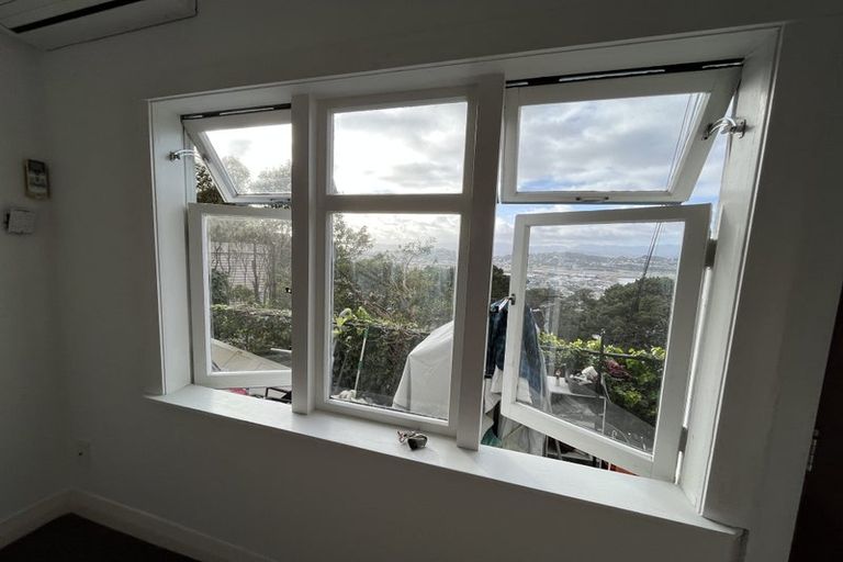 Photo of property in 94 Sutherland Road, Melrose, Wellington, 6023