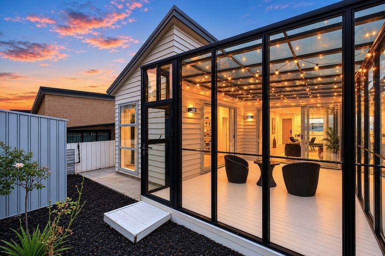 Photo of property in 37 Puwha Street, Massey, Auckland, 0614
