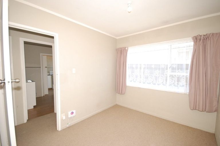 Photo of property in 2/4 Panorama Road, Mount Wellington, Auckland, 1060