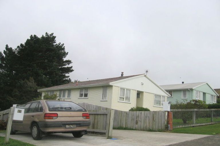 Photo of property in 31 Beauzami Crescent, Ascot Park, Porirua, 5024