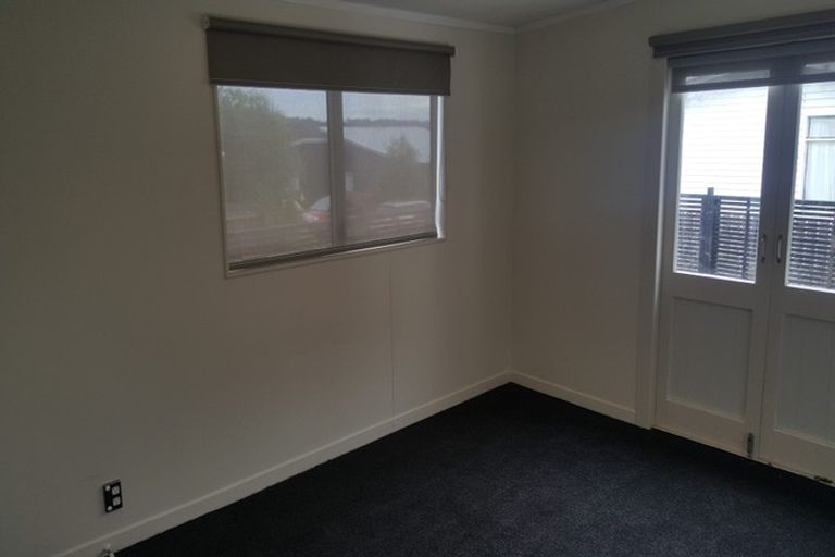 Photo of property in 163 Beach Haven Road, Beach Haven, Auckland, 0626