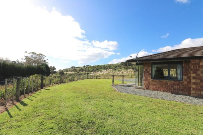 Photo of property in 136 Stratford Drive, Cable Bay, 0420