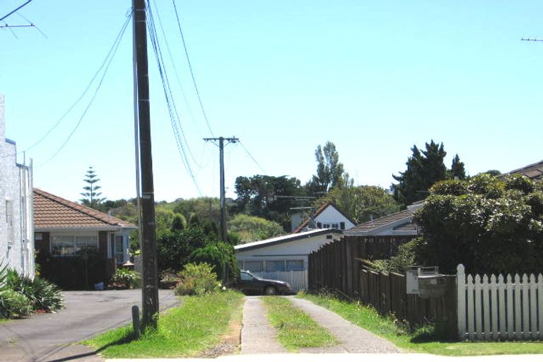 Photo of property in 1/75 Shakespeare Road, Milford, Auckland, 0620