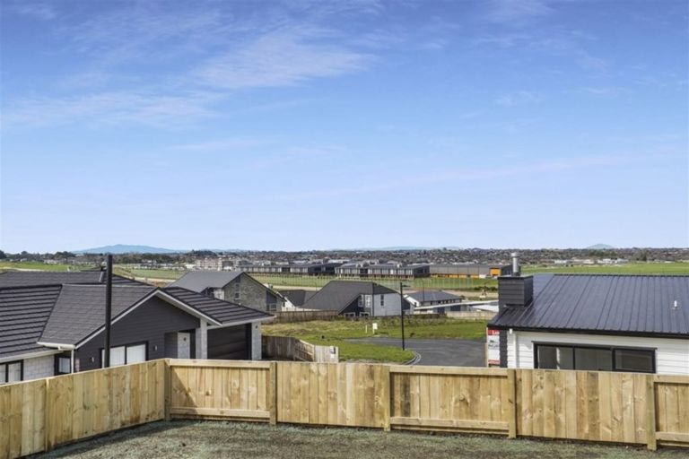 Photo of property in 6 Kapua Crescent, Rototuna North, Hamilton, 3210