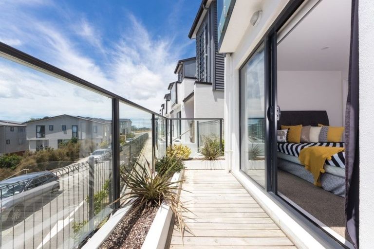 Photo of property in 2/10 Silver Moon Road, Albany Heights, Auckland, 0632