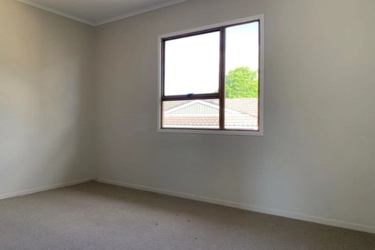 Photo of property in 72 Seaview Road, Glenfield, Auckland, 0629