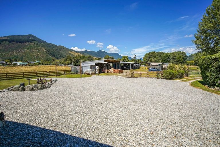 Photo of property in 11 Hotham Street, Murchison, 7007