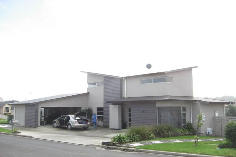 Photo of property in 2 Beirut Court, The Gardens, Auckland, 2105