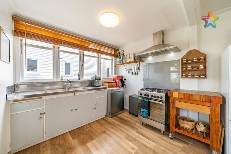 Photo of property in 9 East Street, Petone, Lower Hutt, 5012