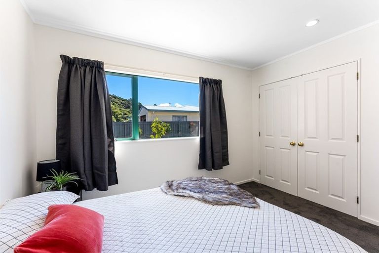 Photo of property in 2/3 Dover Road, Wainuiomata, Lower Hutt, 5014