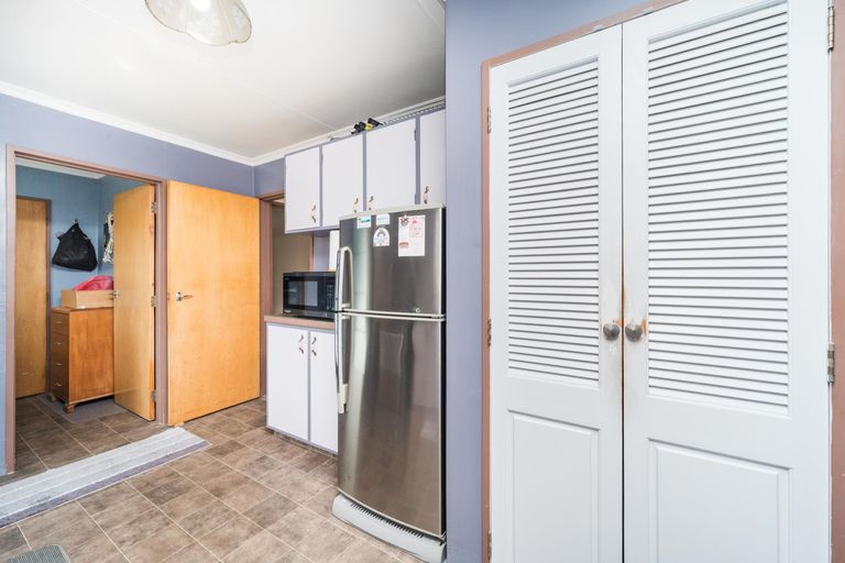 Photo of property in 8 Forbes Place, Kelvin Grove, Palmerston North, 4414