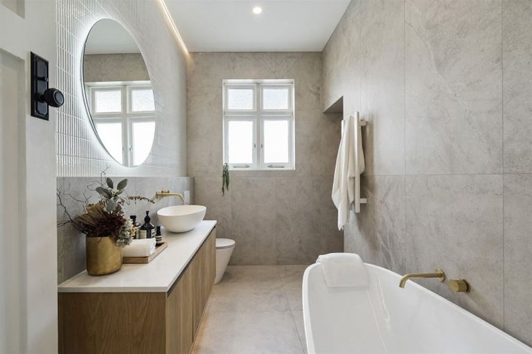 Photo of property in 16 Hinemoa Terrace, Birkenhead, Auckland, 0626