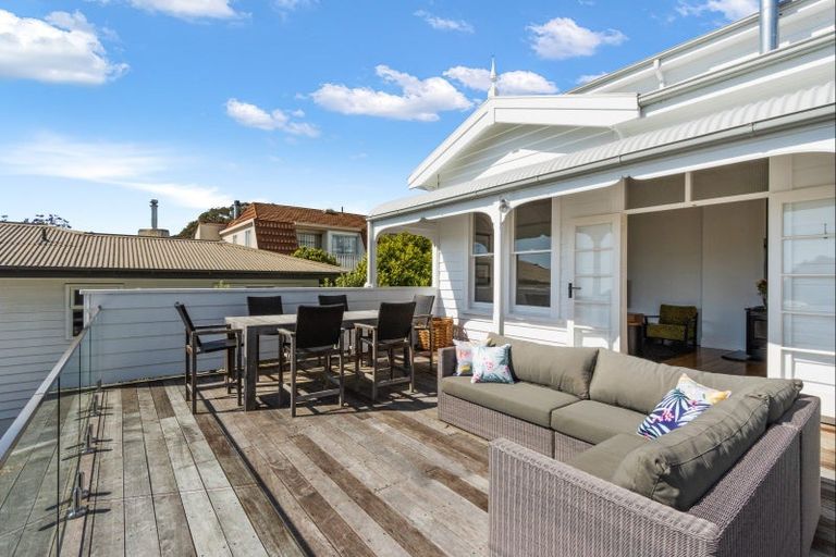 Photo of property in 11 Colenso Avenue, Hospital Hill, Napier, 4110