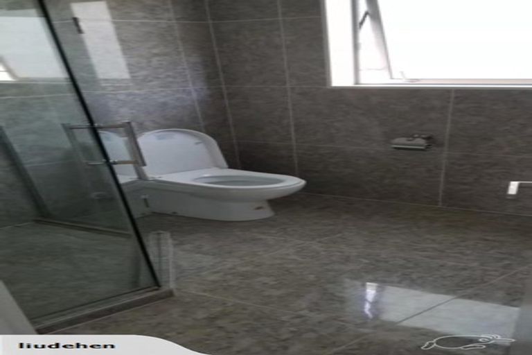 Photo of property in 21f Stamford Crescent, Flat Bush, Auckland, 2019