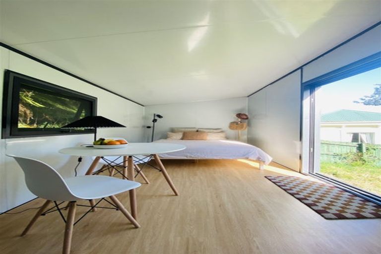 Photo of property in 8 Limmer Place, Browns Bay, Auckland, 0632