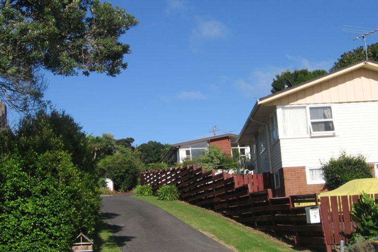 Photo of property in 2/7 Rosalind Road, Glenfield, Auckland, 0629