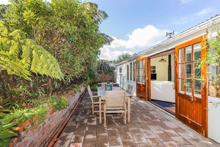 Photo of property in 38 Cashmere Avenue, Khandallah, Wellington, 6035