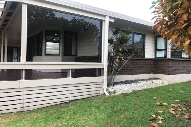 Photo of property in 6 Jim Rhind Place, Pahurehure, Papakura, 2113