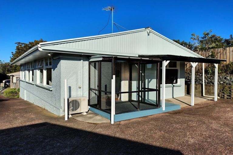 Photo of property in 1/15 Tavern Road, Silverdale, 0932