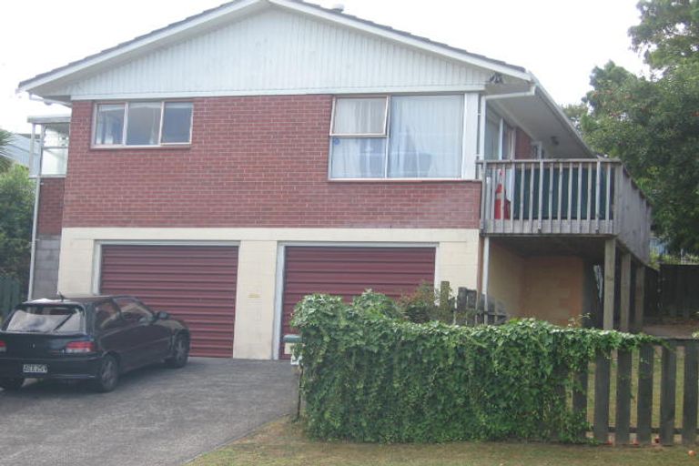 Photo of property in 2/16 Girrahween Drive, Totara Vale, Auckland, 0629