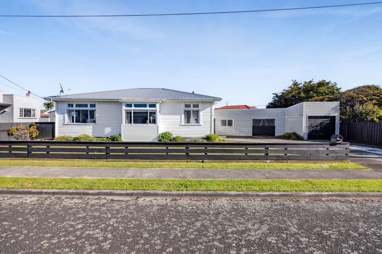 Photo of property in 45 Vogel Street, Hawera, 4610