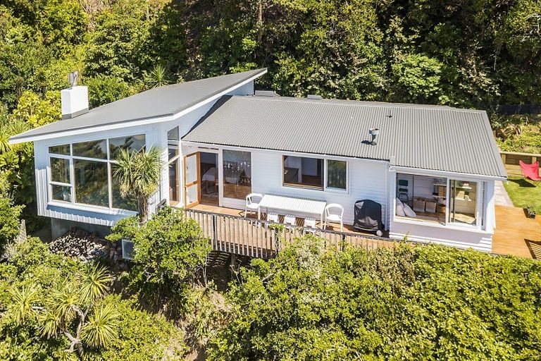 Photo of property in 156 Derwent Street, Island Bay, Wellington, 6023