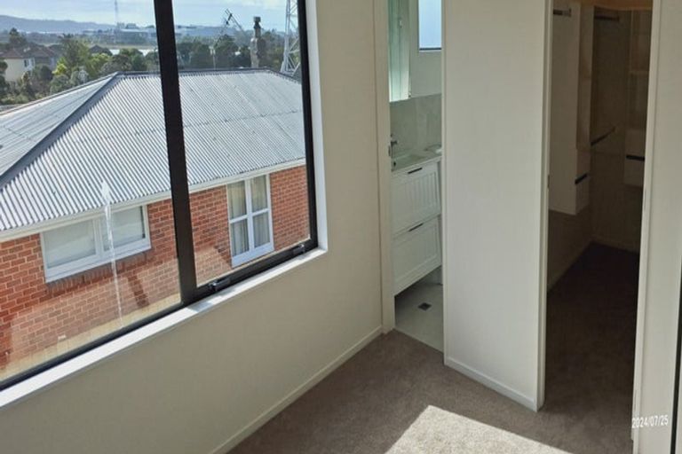 Photo of property in 5/149 Tirimoana Road, Te Atatu South, Auckland, 0602